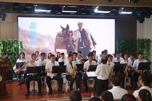 高雅藝術潤童心，管樂之聲傳校園——榆林學院管樂團走進高新二小藝術交流活動側記